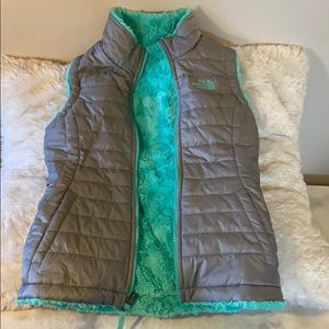 Girls North face Reversible vest